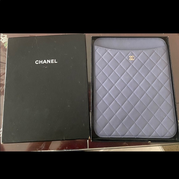 CHANEL Handbags - Chanel 💯% authentic caviar leather iPad cover